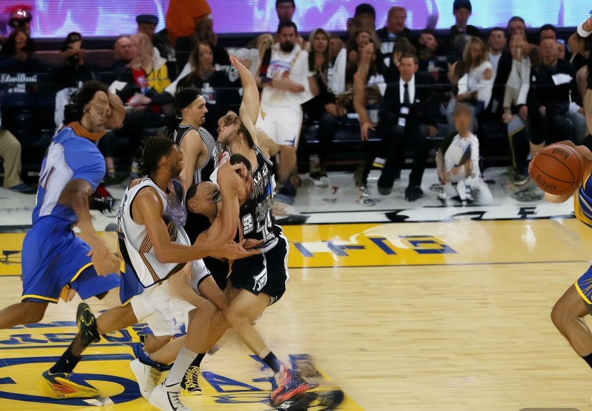 2016NBA巅峰对决：勇士快攻对阵马刺内线战术解析(图4)