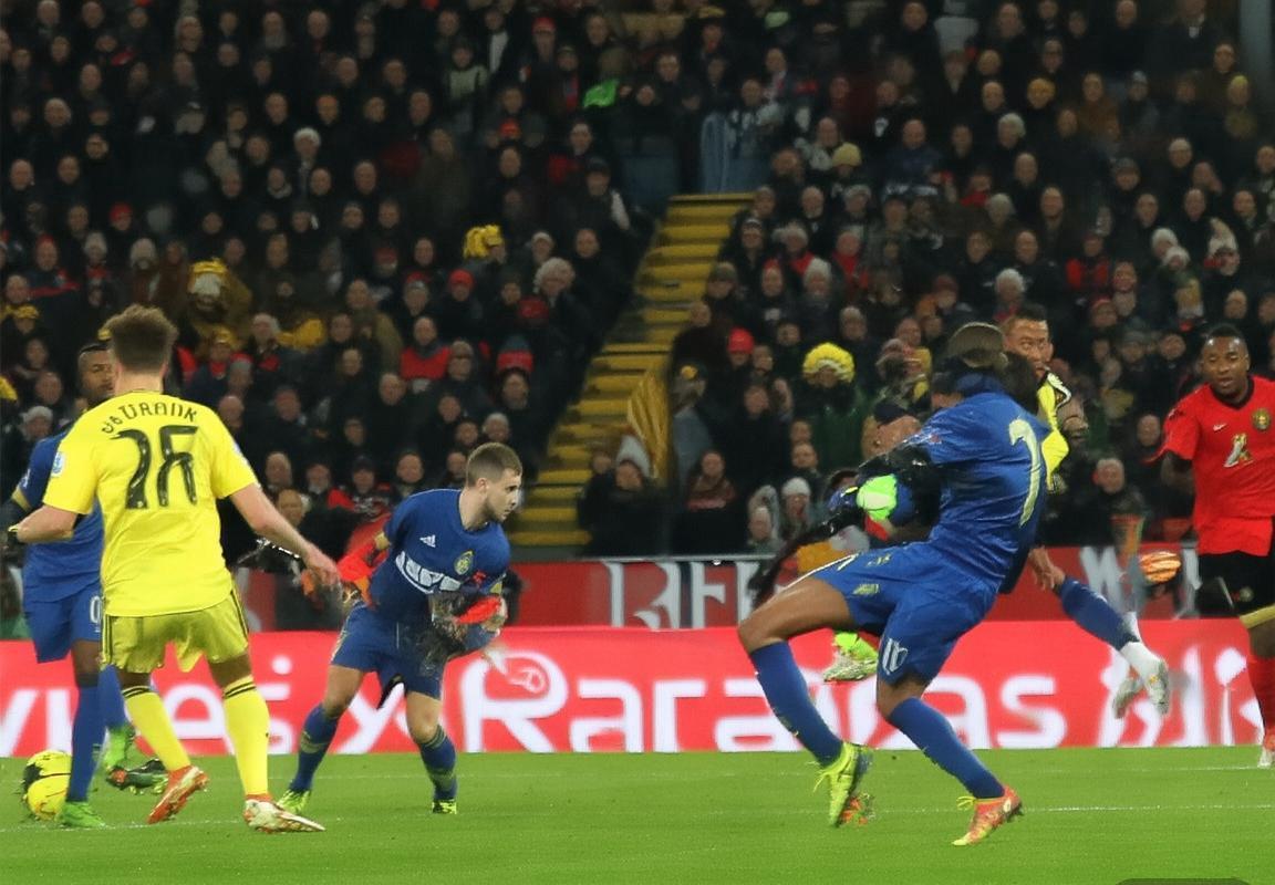 2018英超经典对决：切尔西VS曼联战术解析与精彩瞬间(图3)